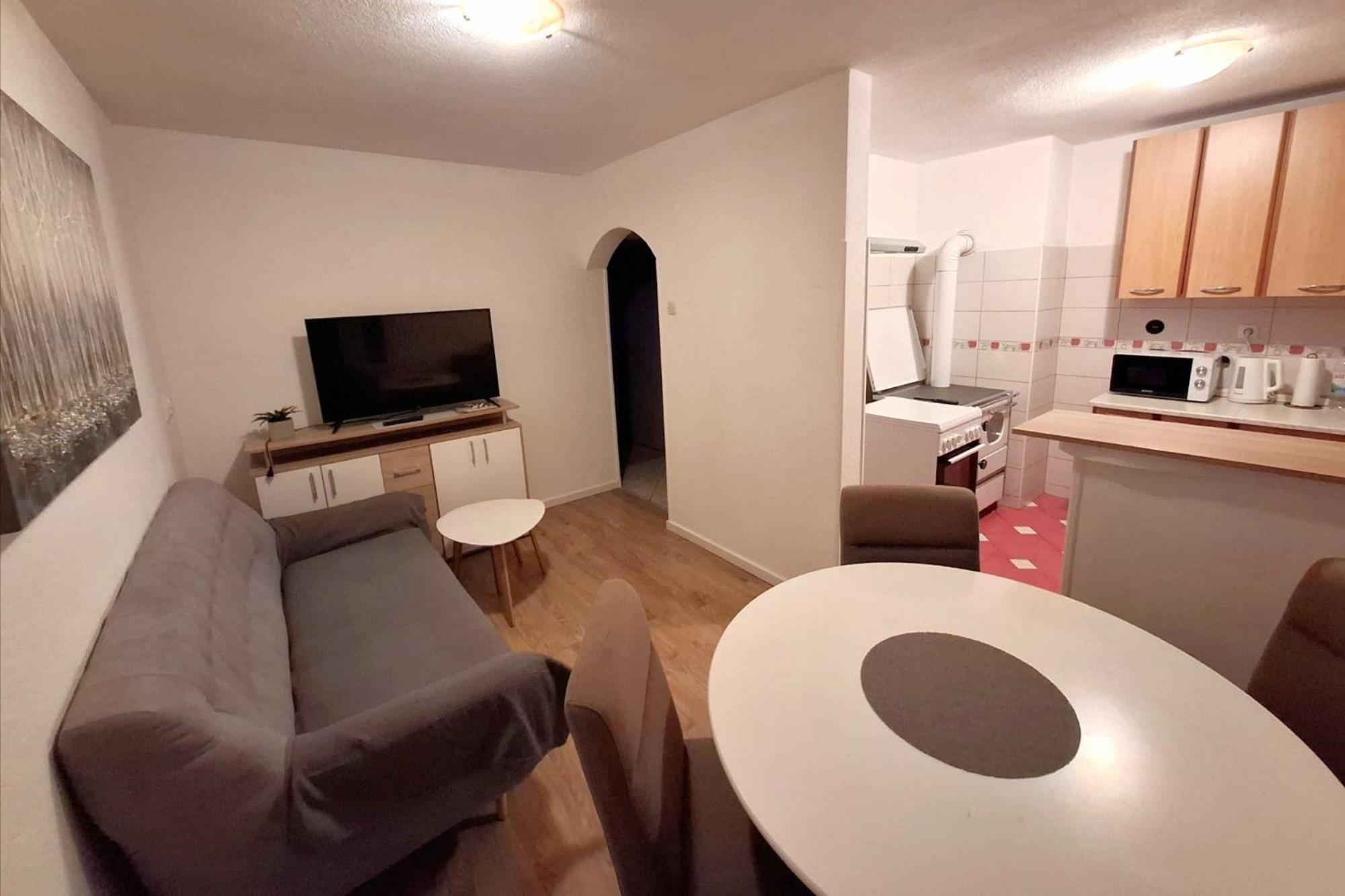 Apartment Tonio - Right On The Main Square Gospić Extérieur photo