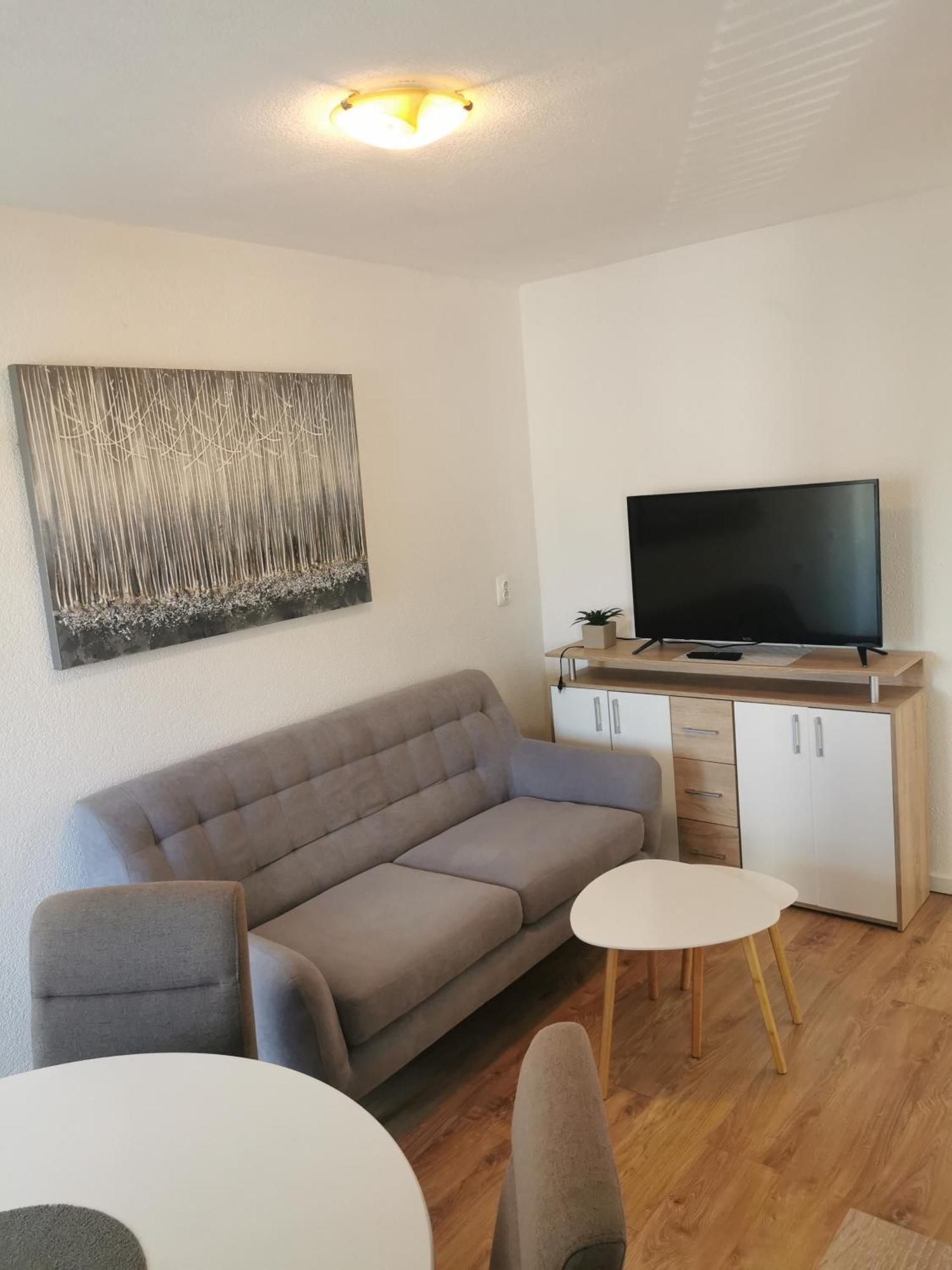 Apartment Tonio - Right On The Main Square Gospić Extérieur photo