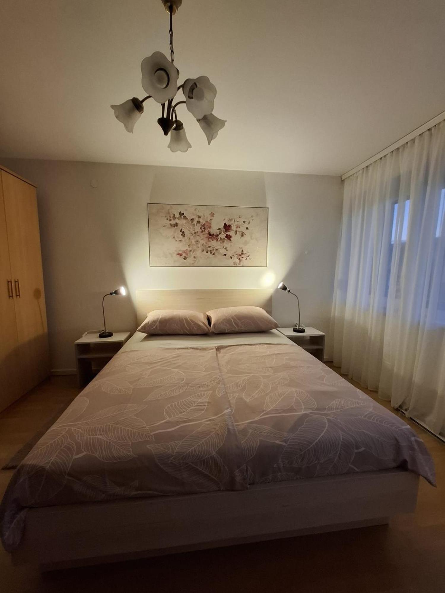 Apartment Tonio - Right On The Main Square Gospić Extérieur photo