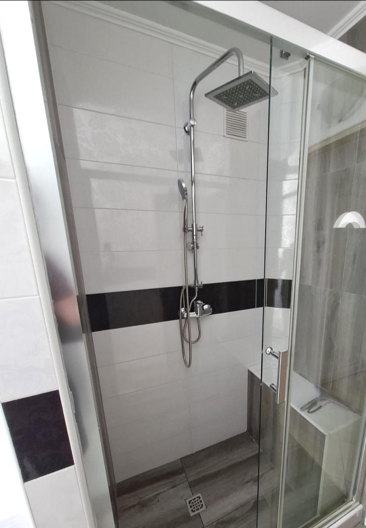 Apartment Tonio - Right On The Main Square Gospić Extérieur photo